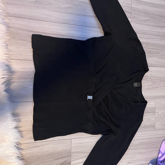Black low v cross neck line long sleeve - Picture 2 of 5